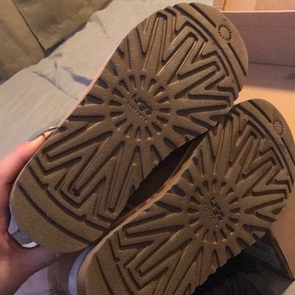 Uggs classic tall marshmellow color size 6. - Picture 2 of 4